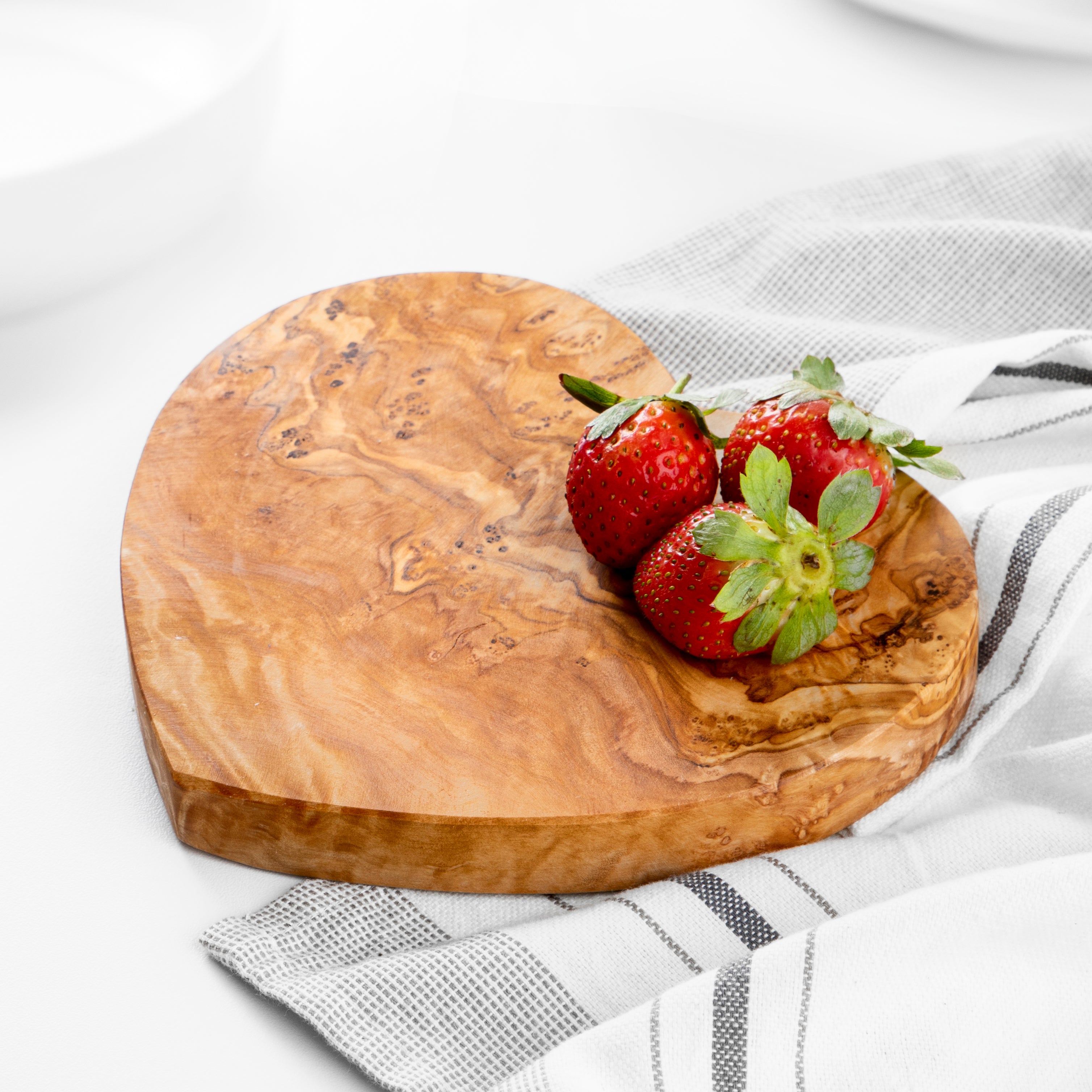 Heart Shaped Board Olive Wood - ArtisRaw